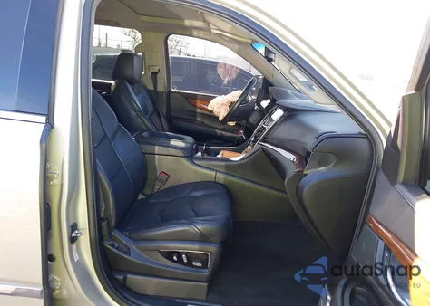 2016 Cadillac Escalade Luxury Collection z USA, uszkodzony, nr VIN 1GYS3BKJ3GR185548